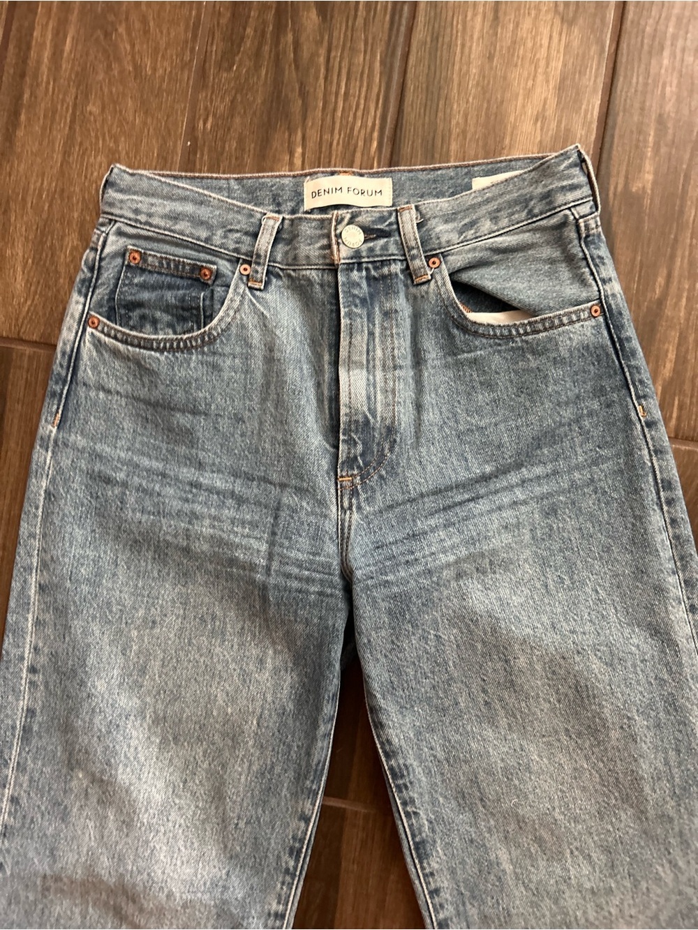 Aritzia Denim Forum The Farrah Hi-Rise Wide Leg Jeans in Light Wash Sz 26 - Picture 4 of 7